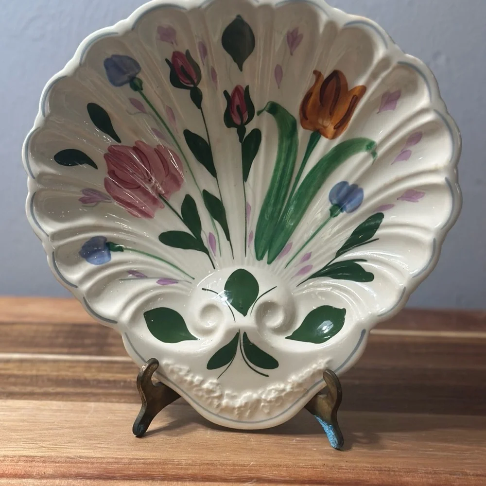 Vintage Blue Ridge Pottery. Hand-Painted Floral Shell Dish - Cream with  Flowers